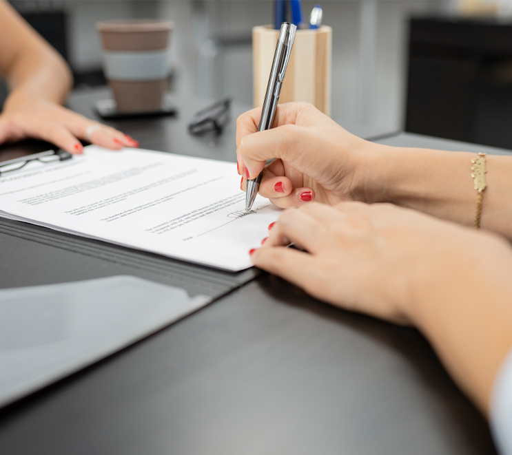 Wir finden Ihre Führungspersönlichkeiten mittels Executive Search executive-search-vertragsunterzeichnung